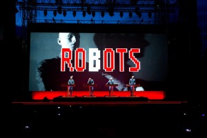 Il concerto in 3D degli eterni robot “Ora i nostri sogni elettronici sono realtà”