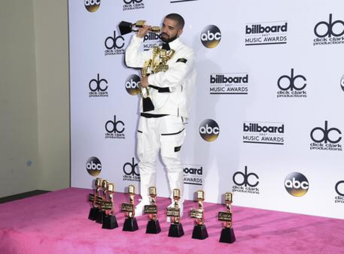 Drake fa incetta di premi ai Billboard Awards
