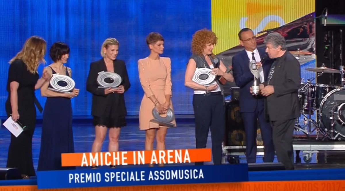 SecoloXIX.it: Vincenzo Spera premia Fiorella Mannoia sul palco dell'Arena