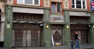 Londra, una processione e una raccolta fondi contro la chiusura dei club storici